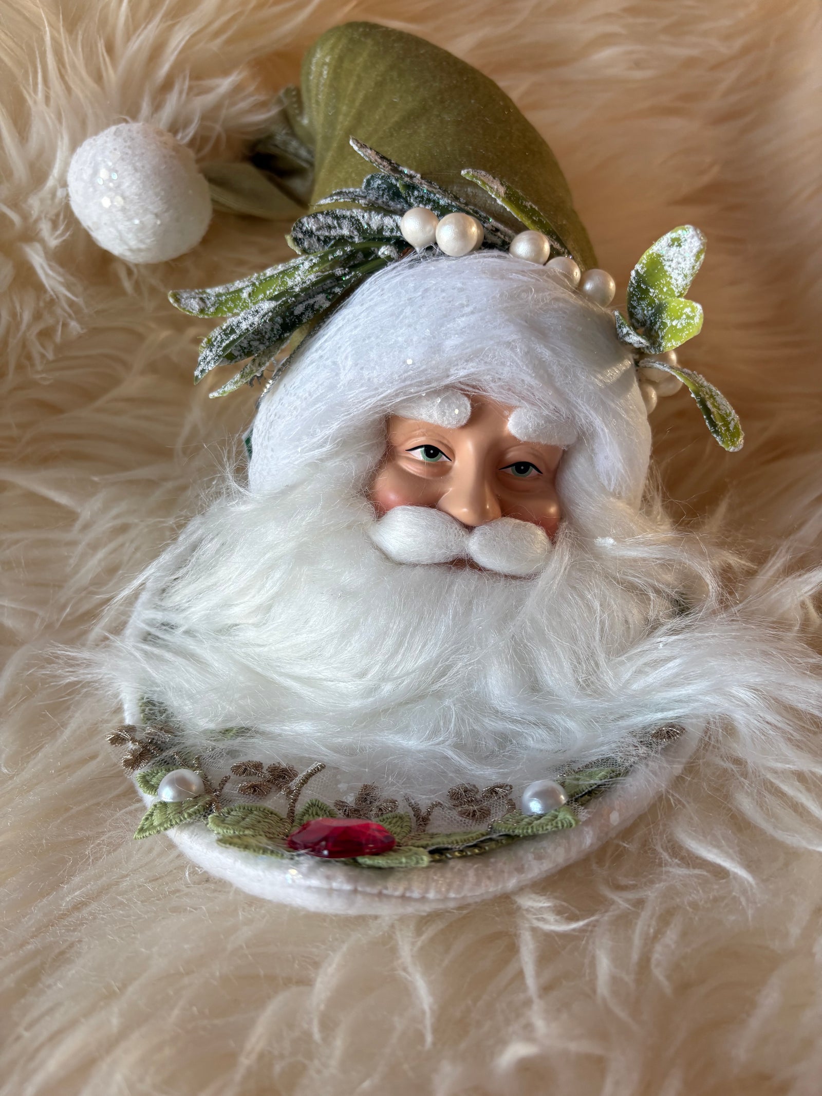 Mistletoe Kisses Santa