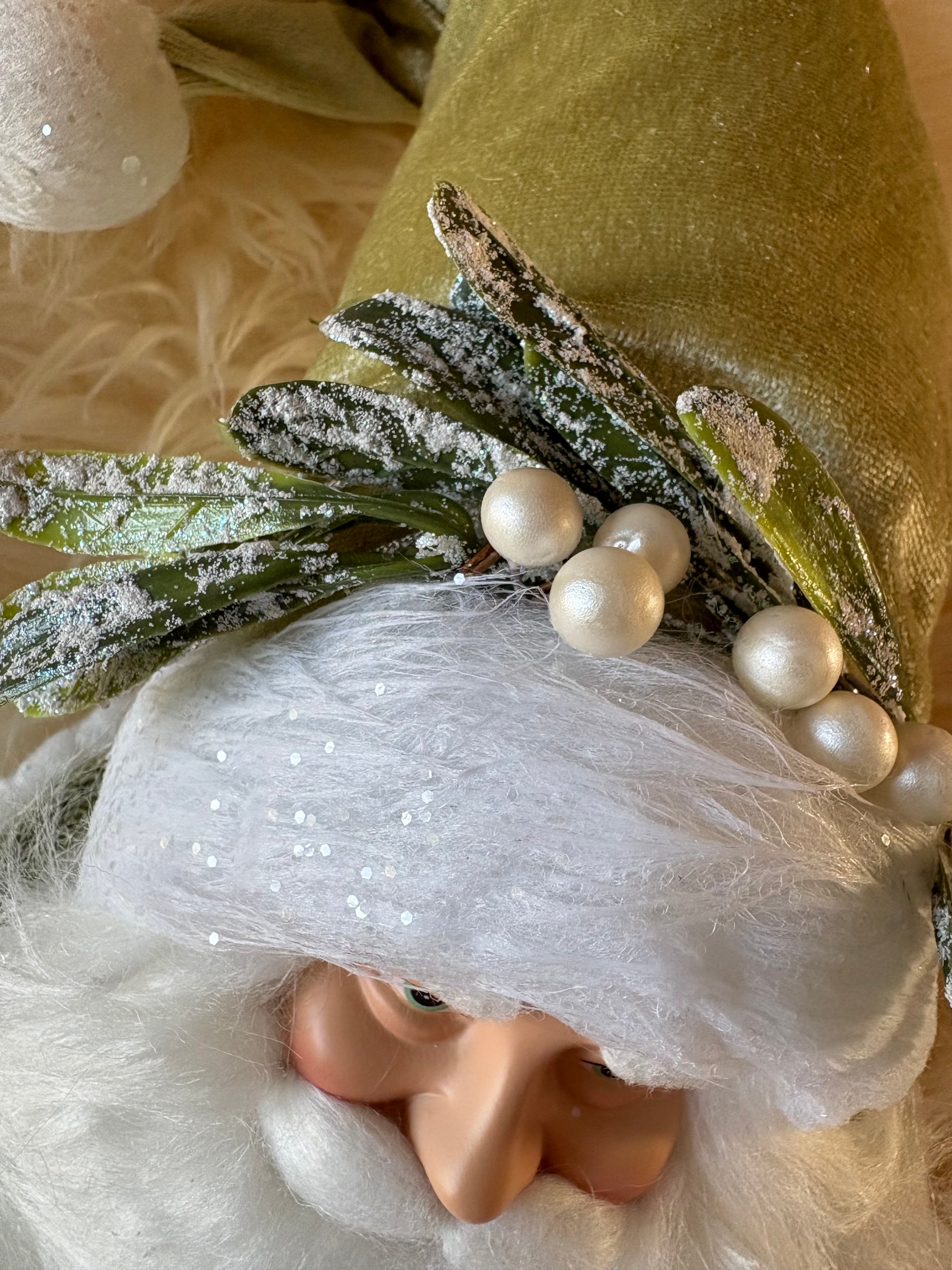 Mistletoe Kisses Santa
