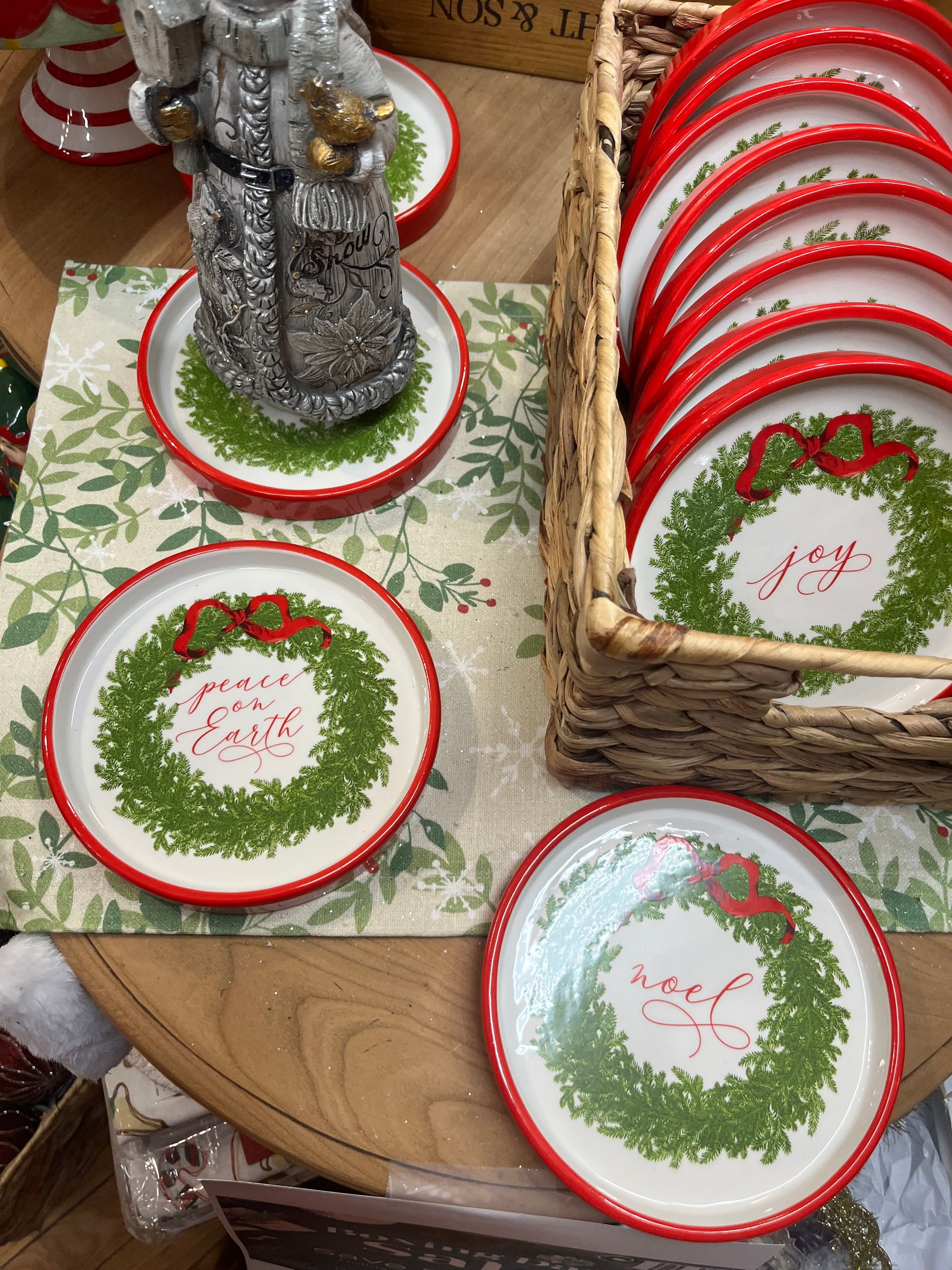 Dainty Wreath Plates