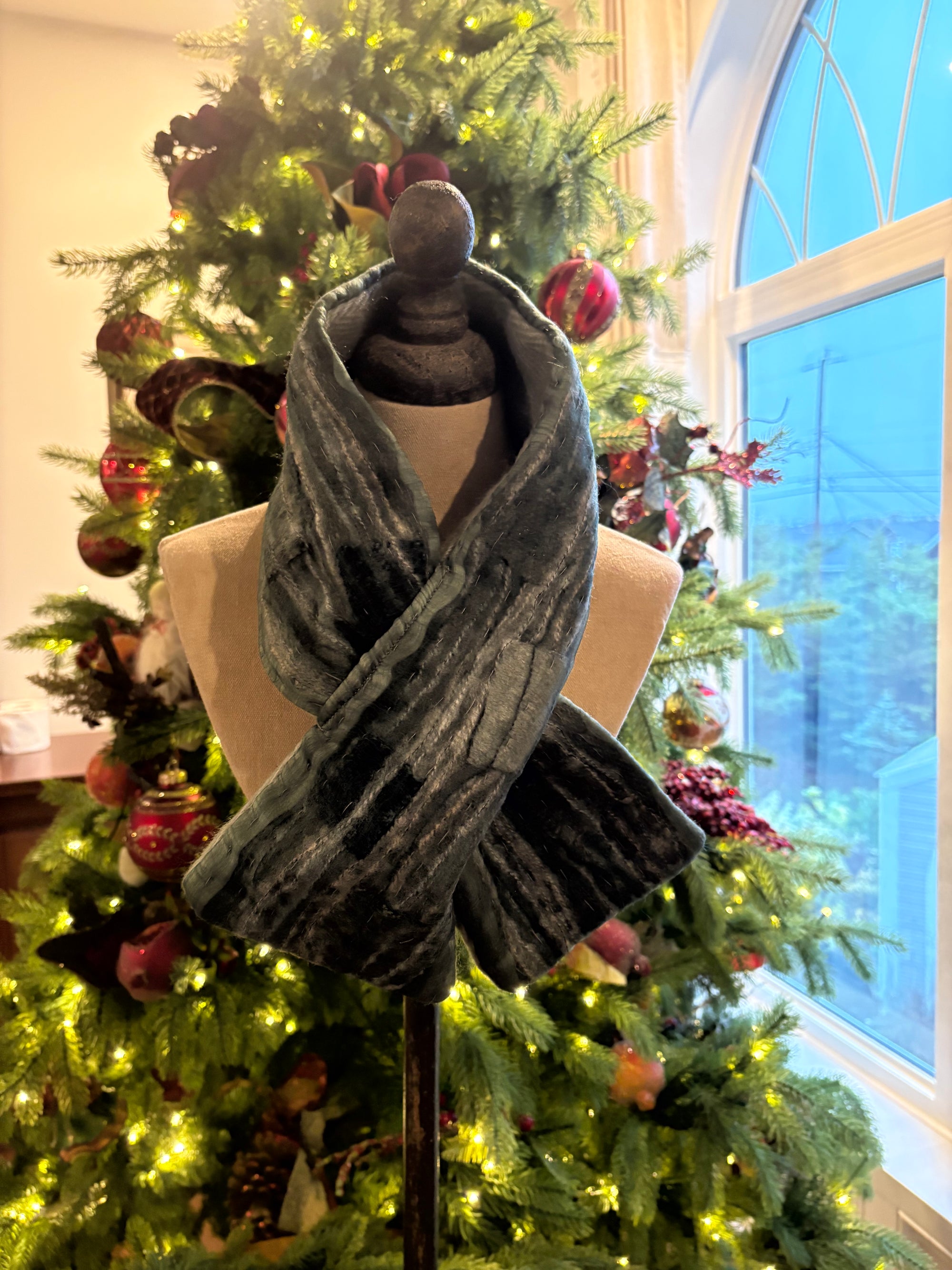 Moonlight Obsidian Muffler Scarf