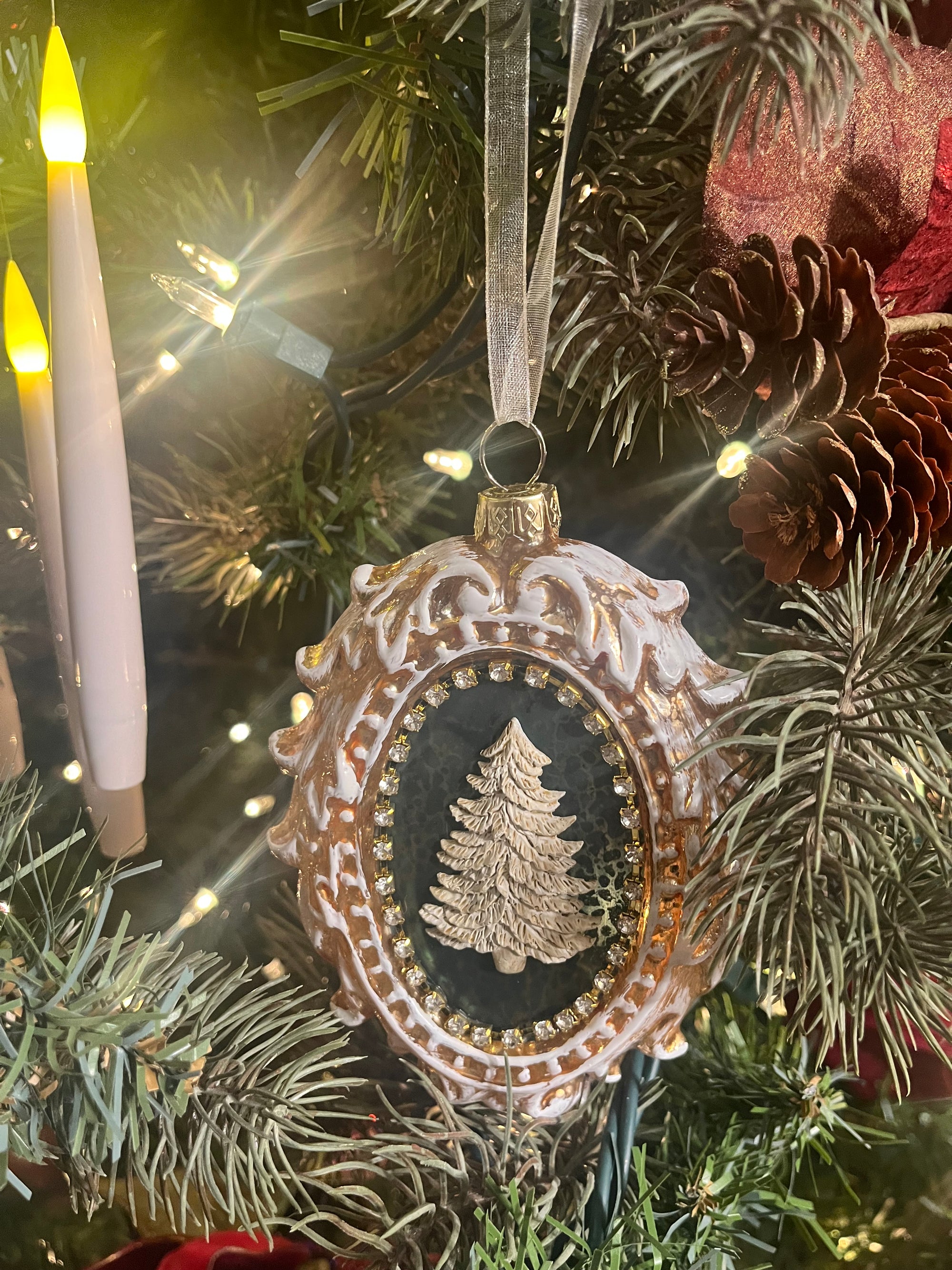 Framed Filigree Christmas Cameo Ornament