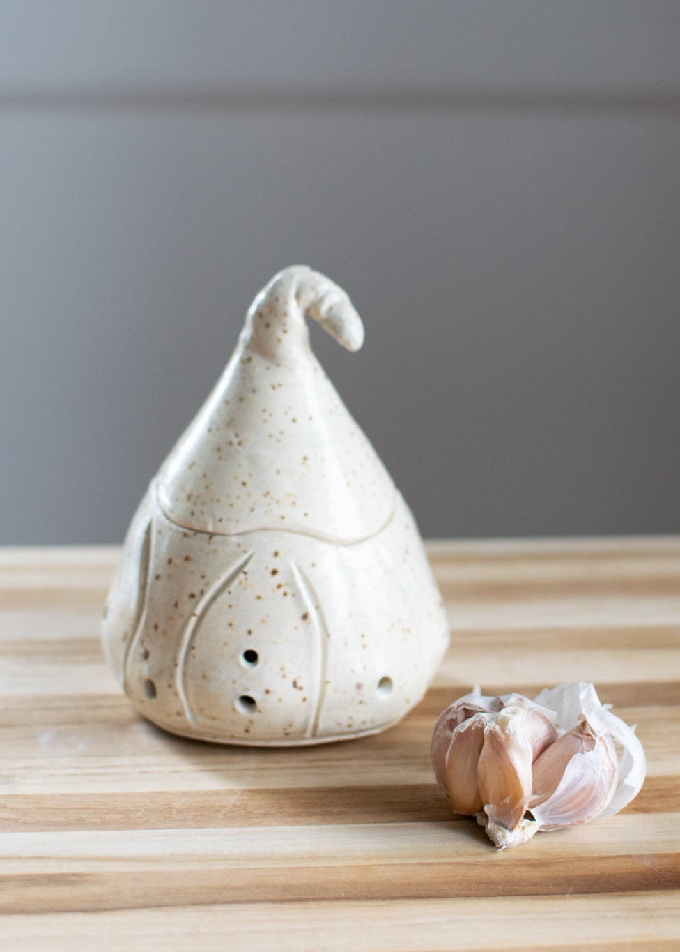 Sculpted Garlic Keeper - Euro