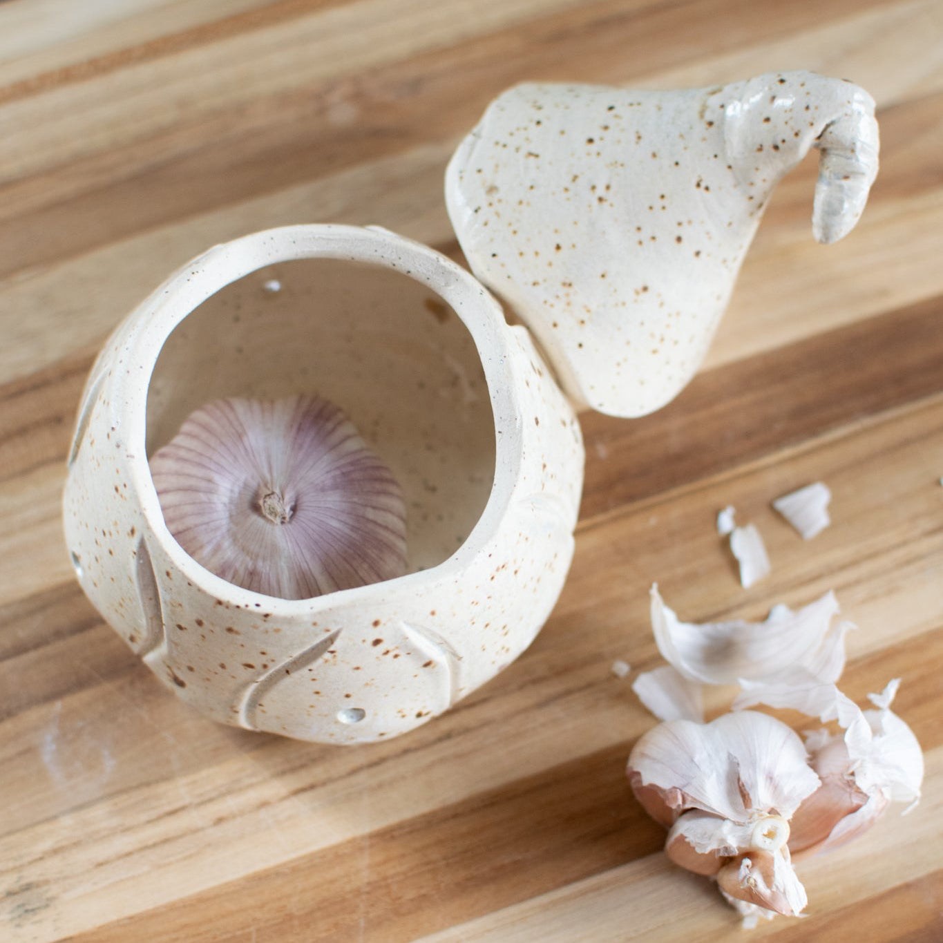 Sculpted Garlic Keeper - Euro