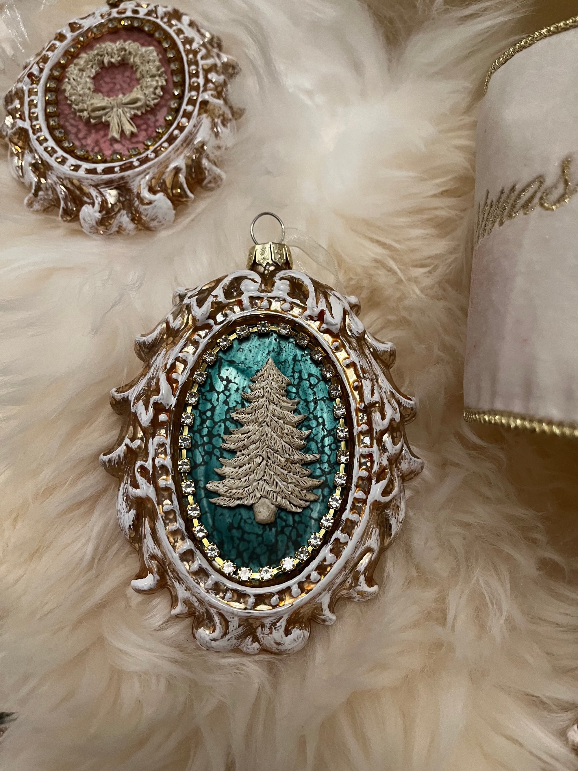 Framed Filigree Christmas Cameo Ornament