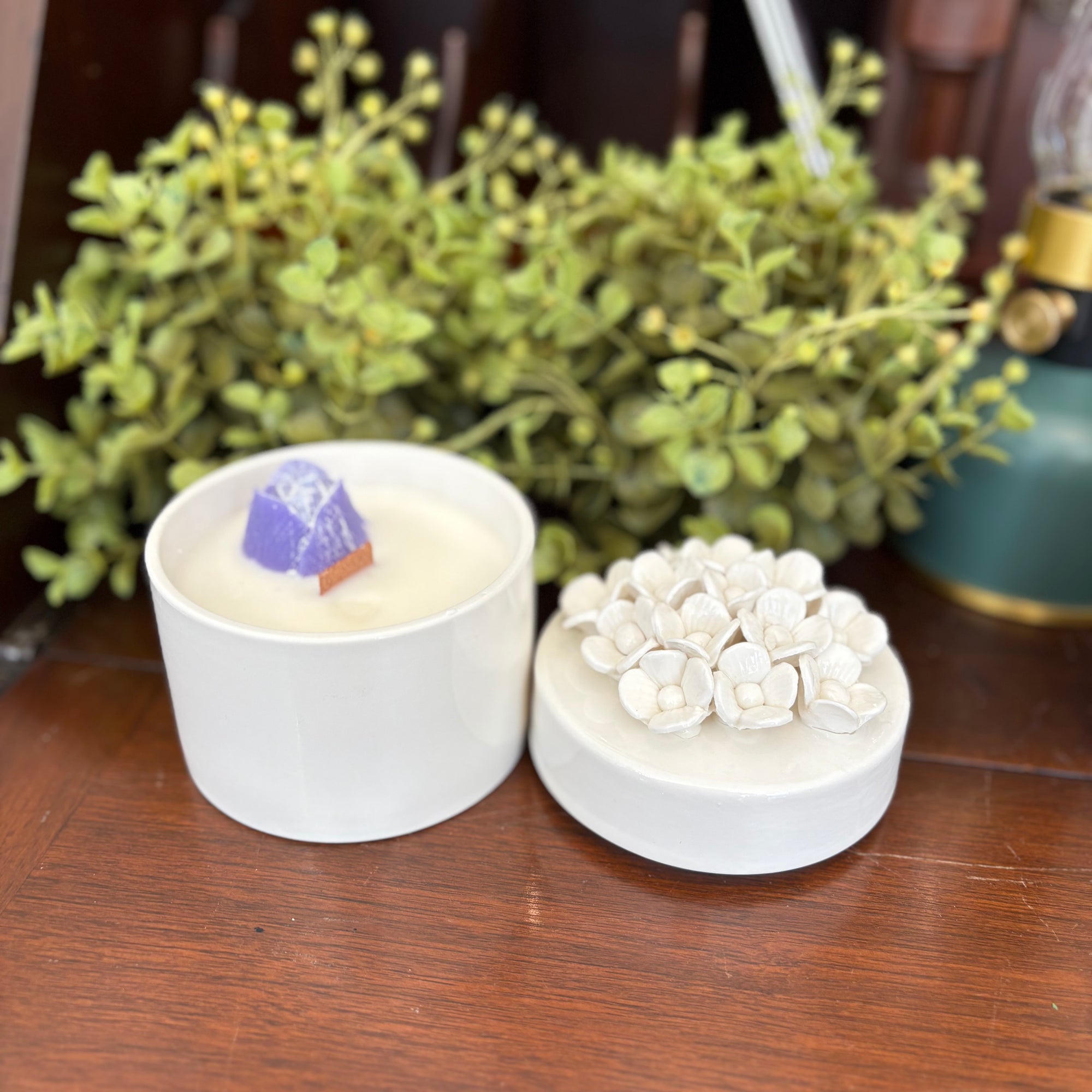 Ivory Elegance Woodwick Candle - Midnight Lavender