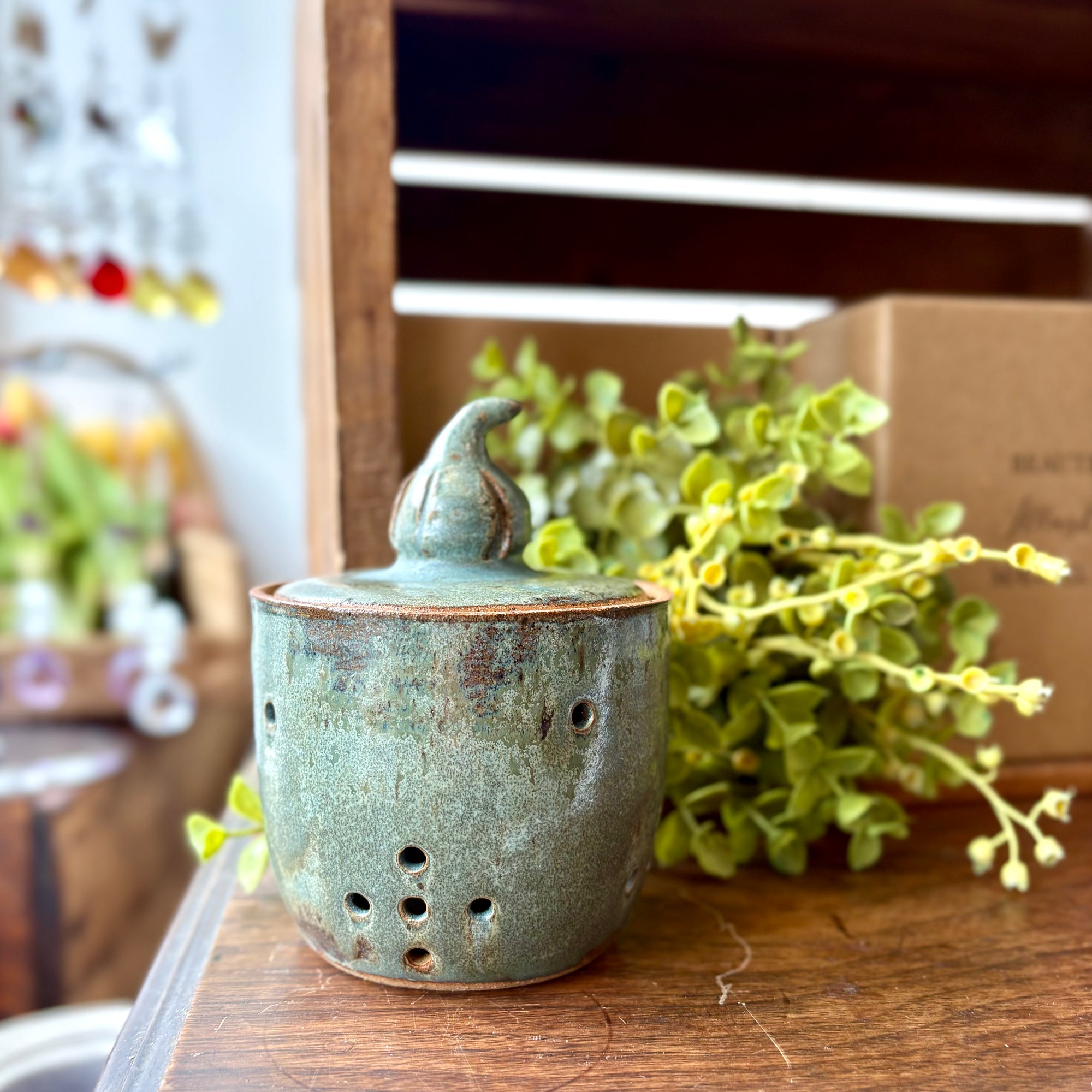 Garlic Keeper with Sculpted Handle