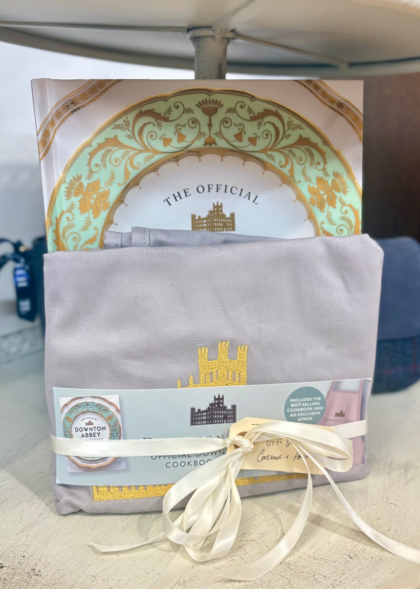 Cookbooks & Recipe Keepers