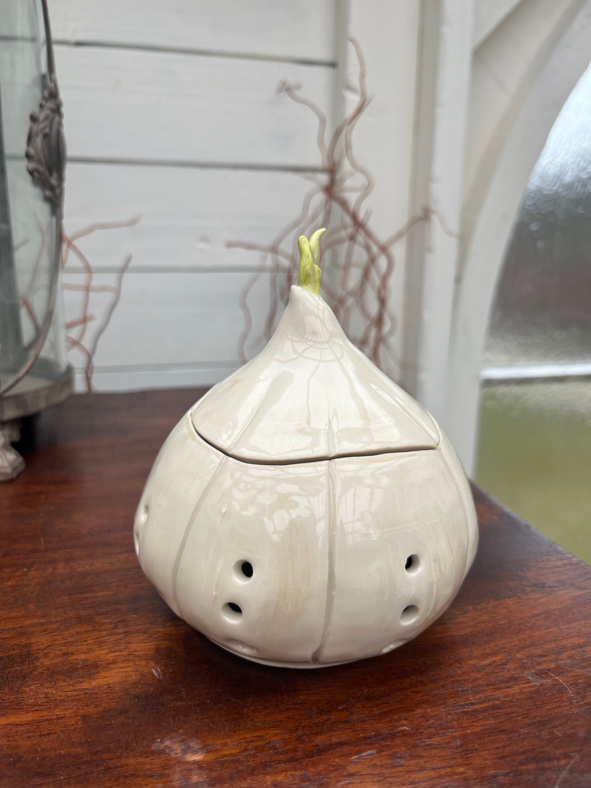 Garlic Keeper - Sculpted Garlic Bulb