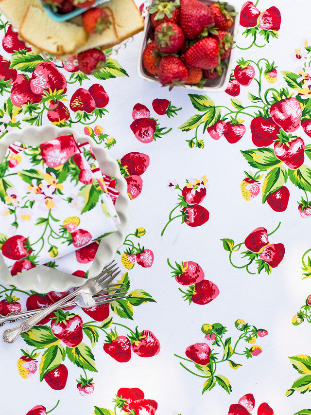 April Cornell Strawberry Basket Tablecloth - 60x90"