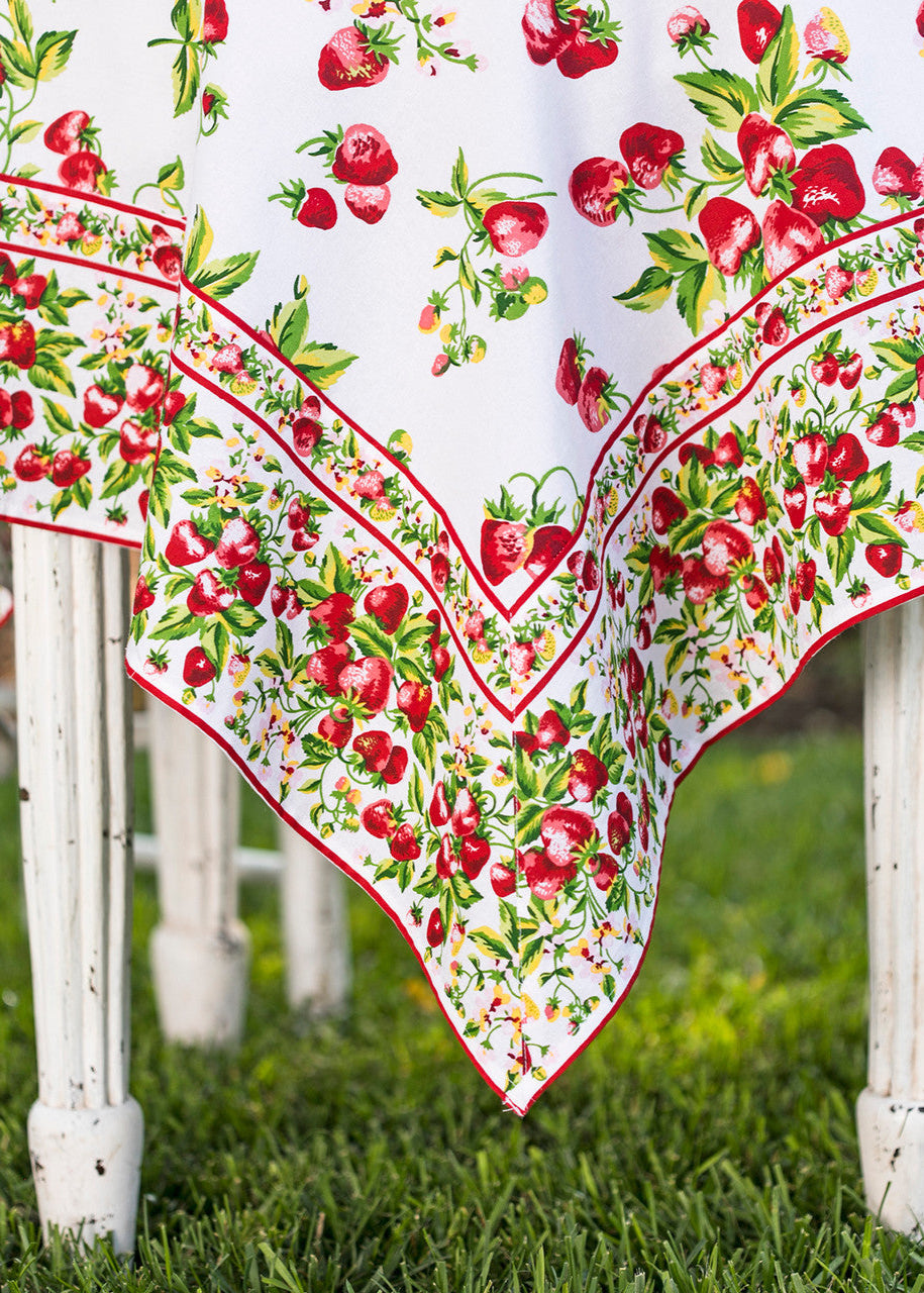 April Cornell Strawberry Basket Tablecloth - 60x90"