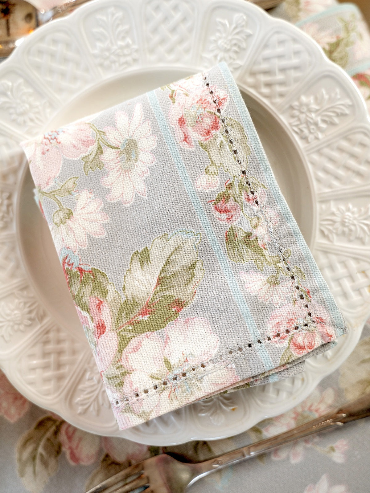 April Cornell Apple Blossom Luncheon Napkins - Smoke