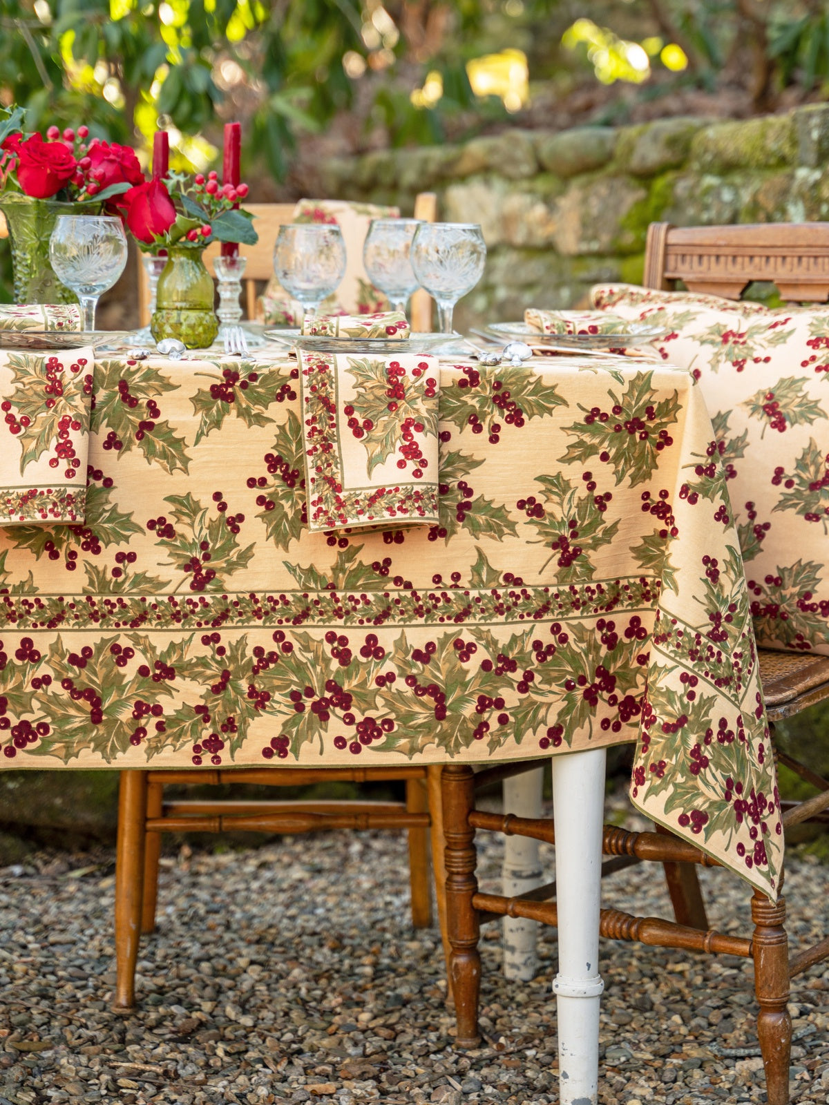 April Cornell Winterberry Tablecloth - Dark Ecru