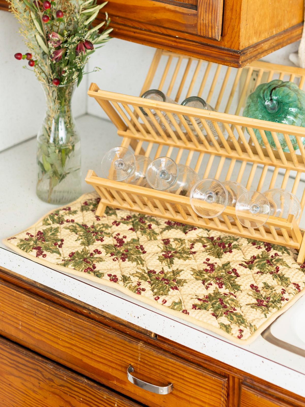 April Cornell Winterberry Drying Mat - Dark Ecru