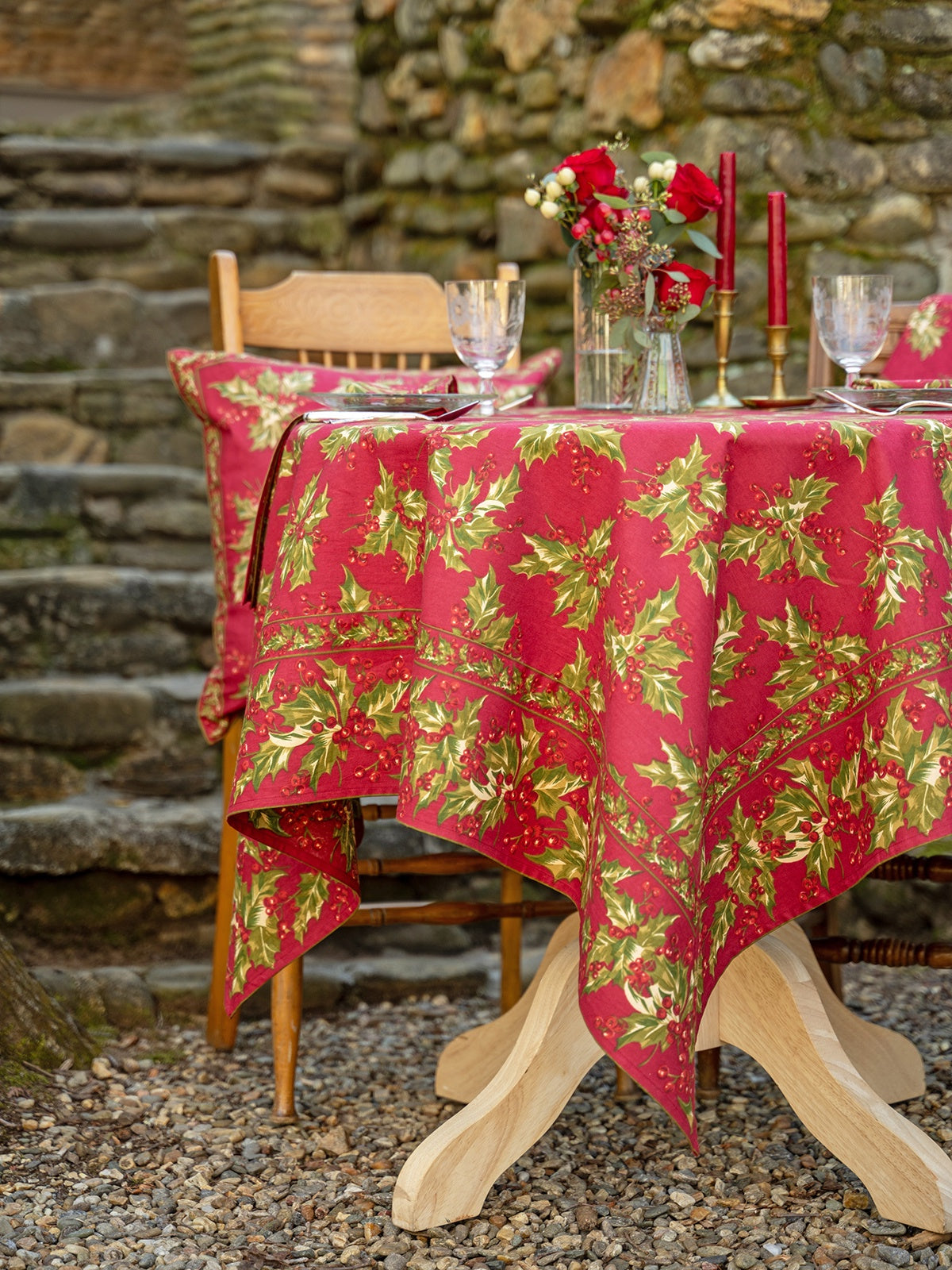 April Cornell Winterberry Tablecloth - Red