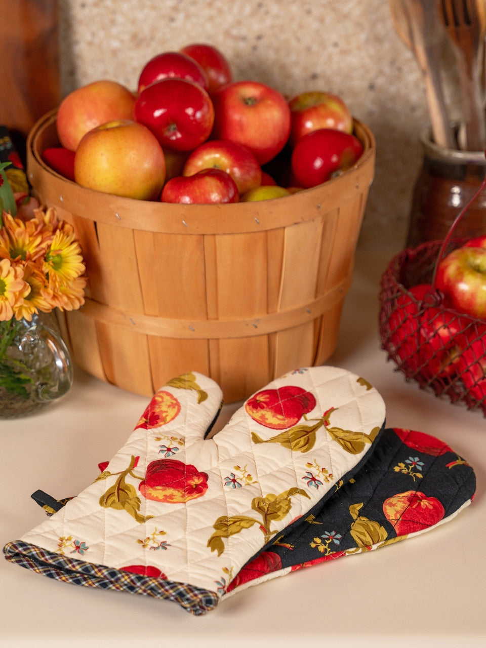 April Cornell Apple Oven Mitts